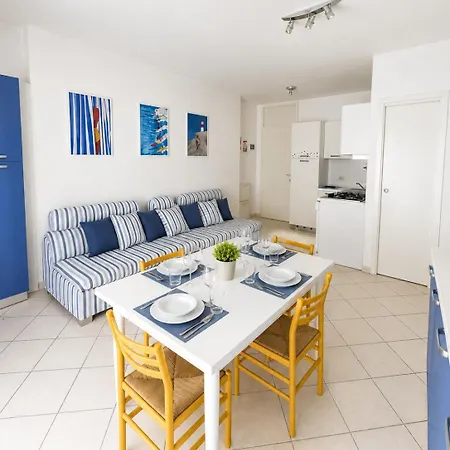Faro Blu - Vista Mare Con E Parcheggio Privato Apartmán
